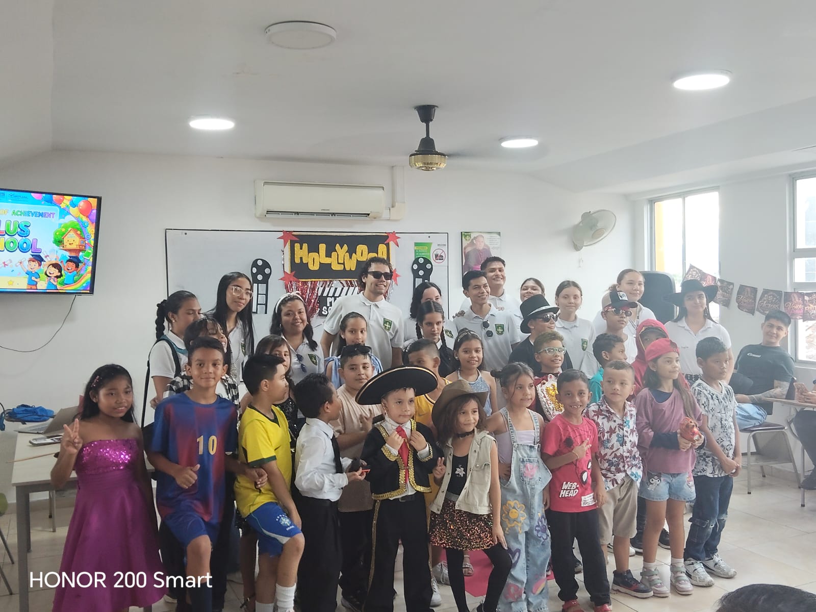 Programa Plus+ School de FUNDES culminó semestre con jornada de talento y aprendizaje