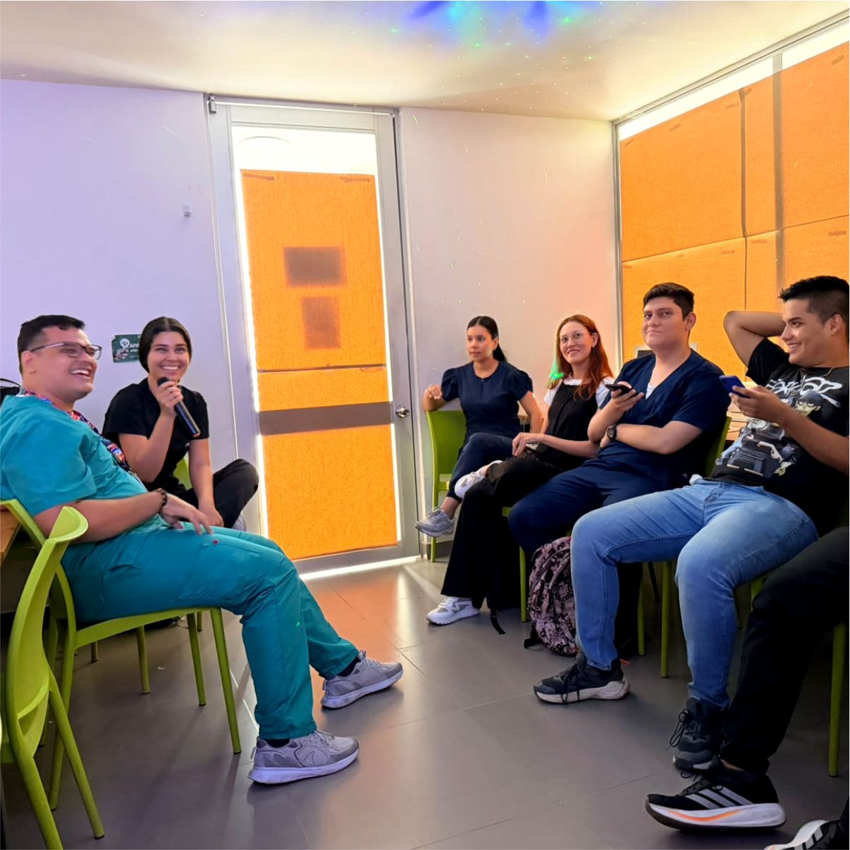 Estudiantes de Psicología llevan conocimiento y herramientas para sanar, liberar y transformar las emociones. 