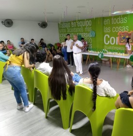 ESTUDIANTES DE DERECHO LIDERAN EXITOSO (CAFÉ CON CIENCIA) EN FUNDES PARA ABORDAR EL BULLYING Y CIBERBULLYING
