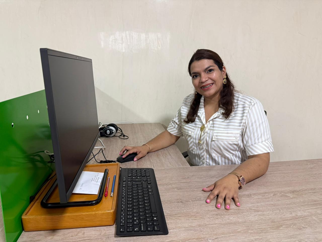 Foto de los nuevos directores de los programas de Derecho y Licenciatura en Lengua Extranjera Inglés de la Universidad FUNDES